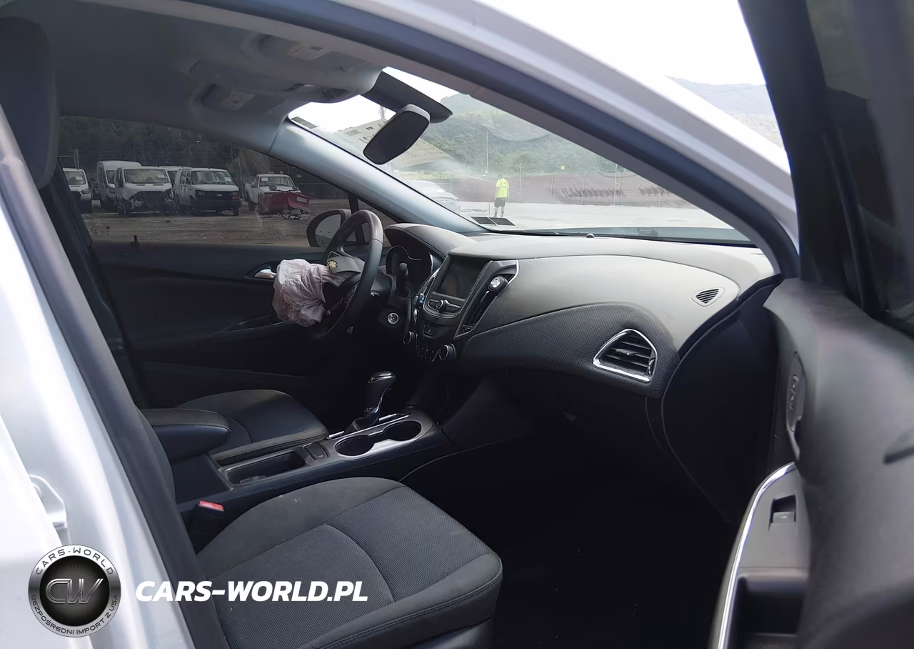 2019 Chevrolet Cruze Lt VIN:1G1BE5SM9K7126609 - 5