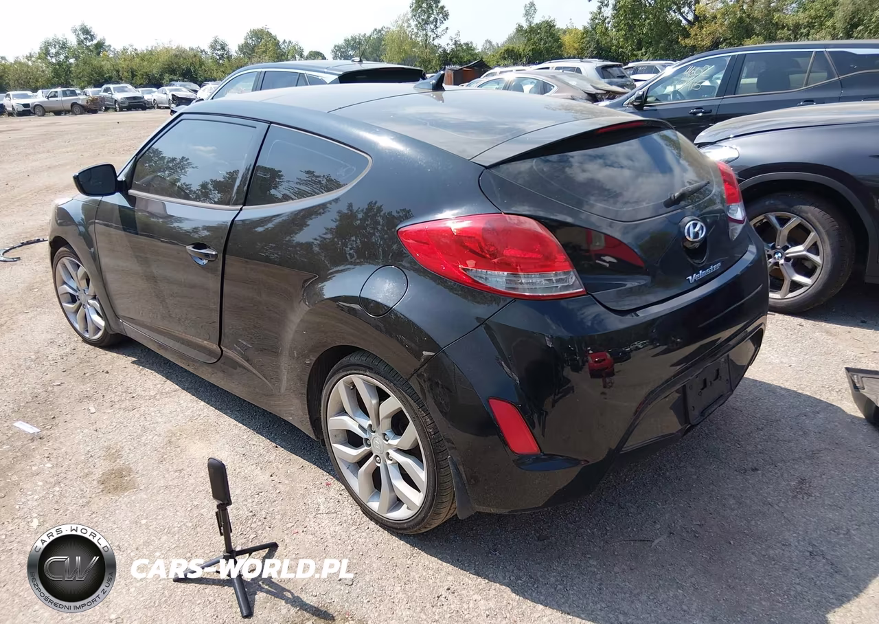 2015 Hyundai Veloster VIN:KMHTC6AD8FU241164 - 3