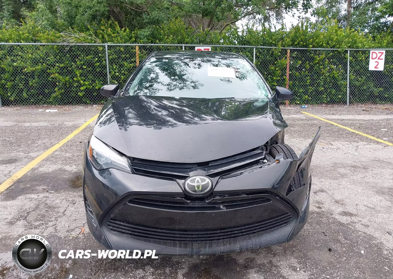 2017 Toyota Corolla Le VIN:5YFBURHEXHP603461 - 11