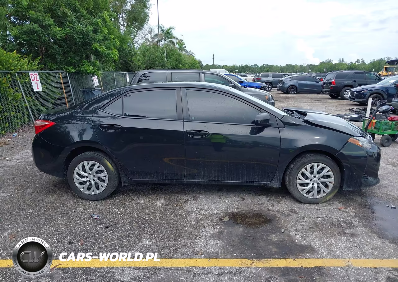 2017 Toyota Corolla Le VIN:5YFBURHEXHP603461 - 12