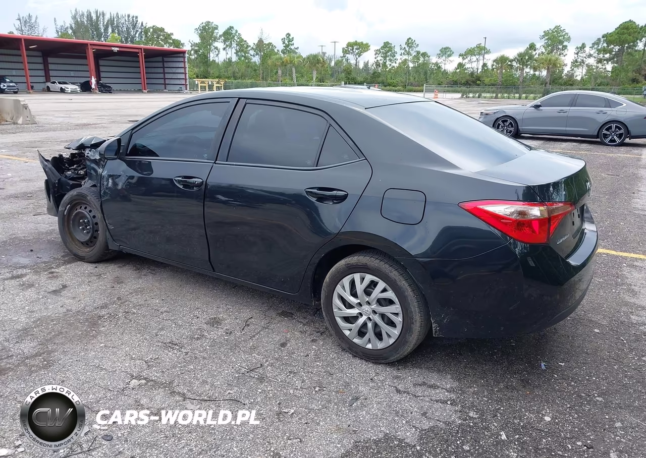 2017 Toyota Corolla Le VIN:5YFBURHEXHP603461 - 3
