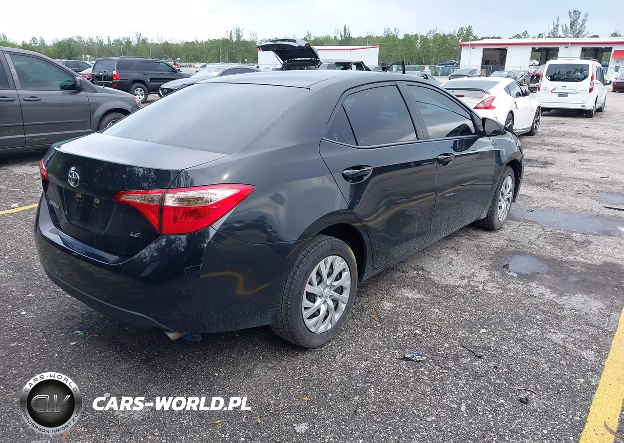 2017 Toyota Corolla Le VIN:5YFBURHEXHP603461 - 4