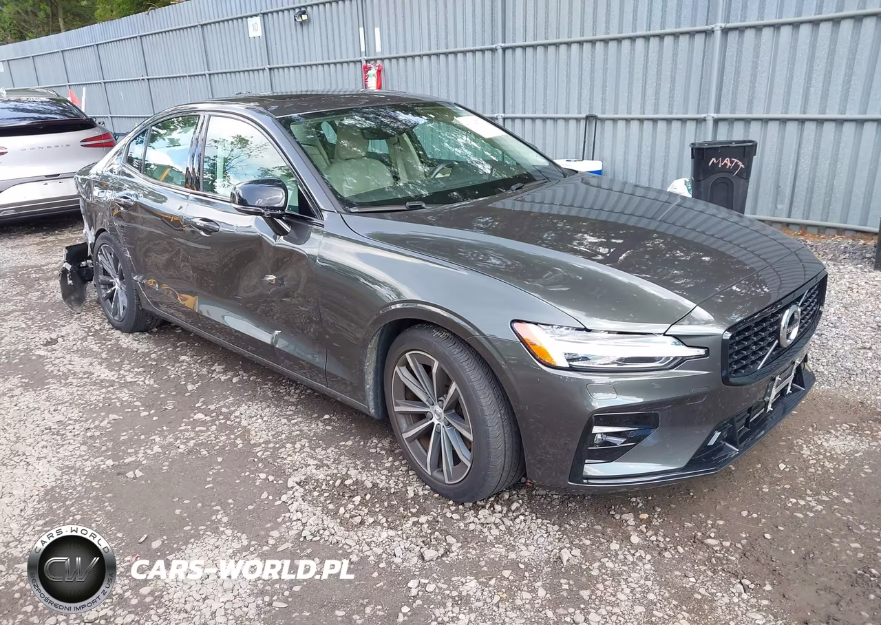 2022 Volvo S60 B5 Inscription-B5 Momentum