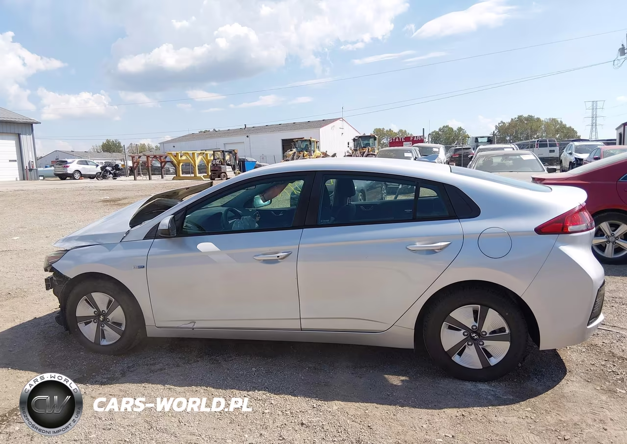 2018 Hyundai Ioniq Hybrid Blue VIN:KMHC65LC5JU100566 - 18