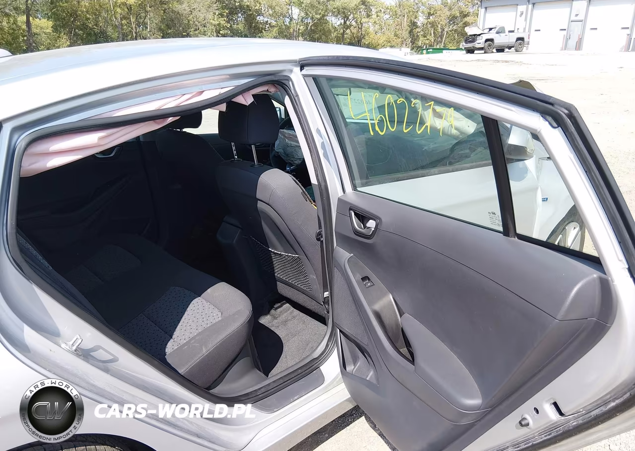 2018 Hyundai Ioniq Hybrid Blue VIN:KMHC65LC5JU100566 - 8
