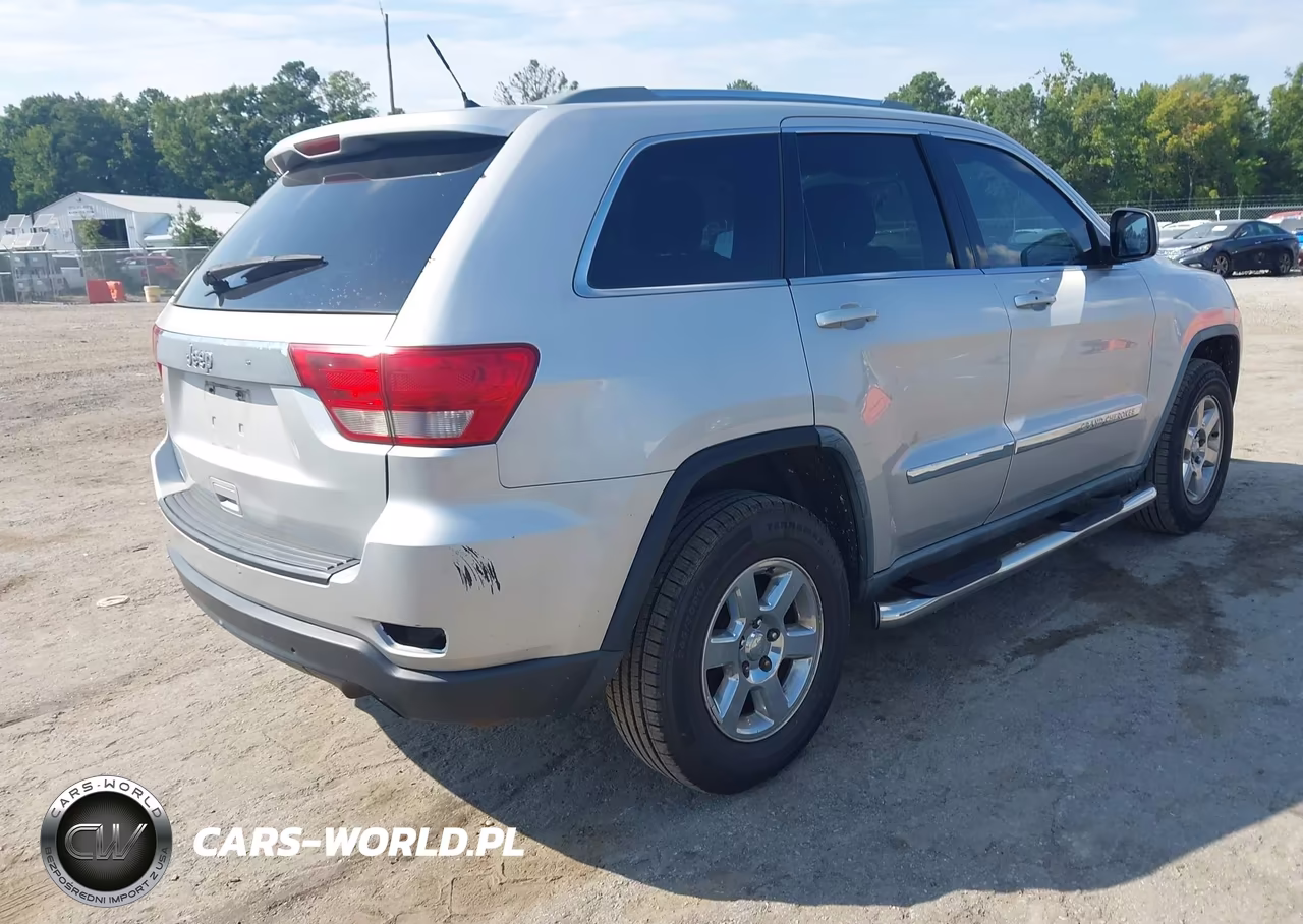 2011 Jeep Grand Cherokee Laredo VIN:1J4RR4GG0BC625677 - 4