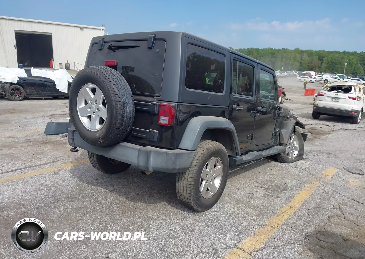 2014 Jeep Wrangler Unlimited Sport VIN:1C4BJWDG8EL159256 - 4