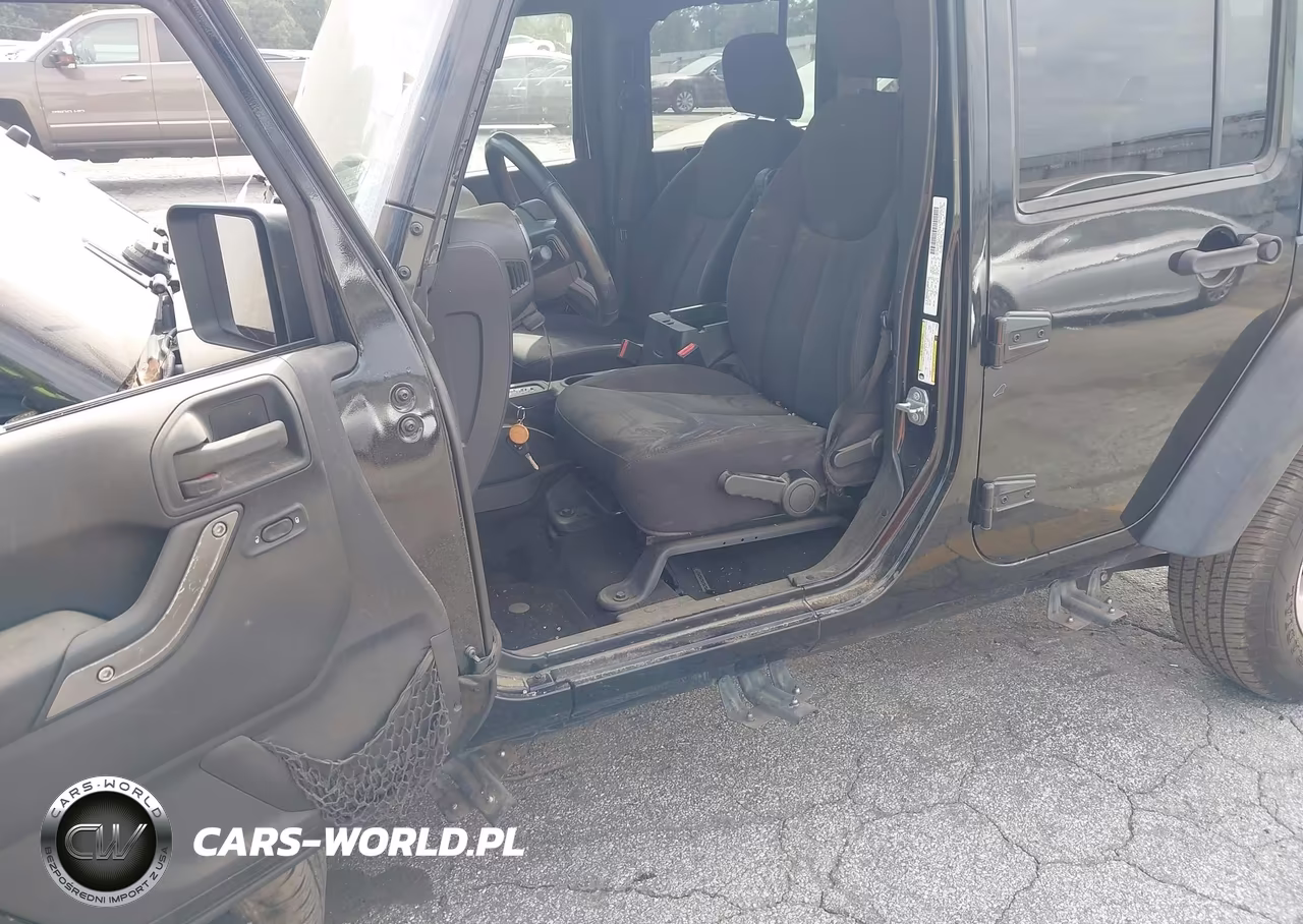 2014 Jeep Wrangler Unlimited Sport VIN:1C4BJWDG8EL159256 - 6