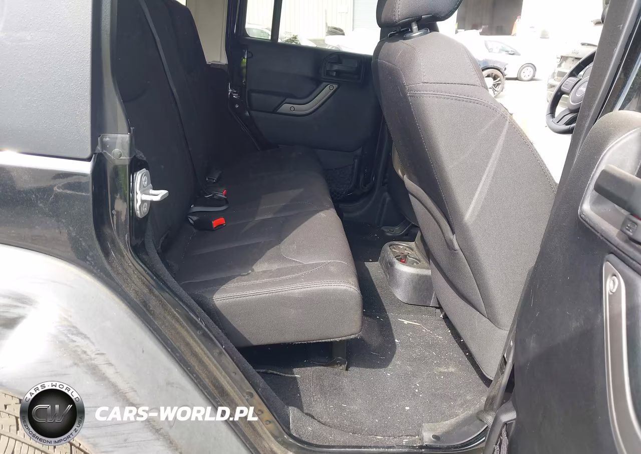 2014 Jeep Wrangler Unlimited Sport VIN:1C4BJWDG8EL159256 - 8
