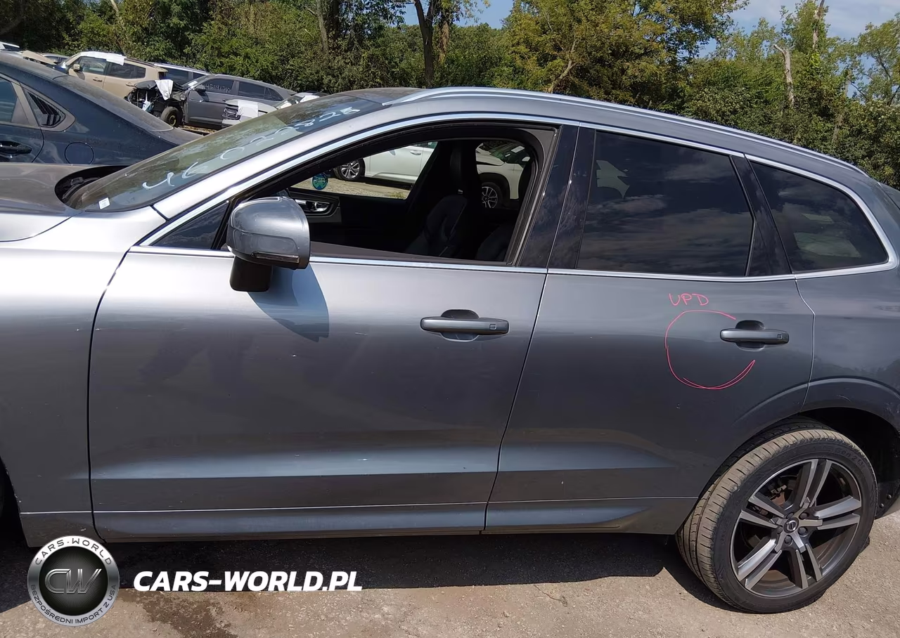 2018 Volvo Xc60 T5 Momentum VIN:LYV102RK5JB097365 - 14
