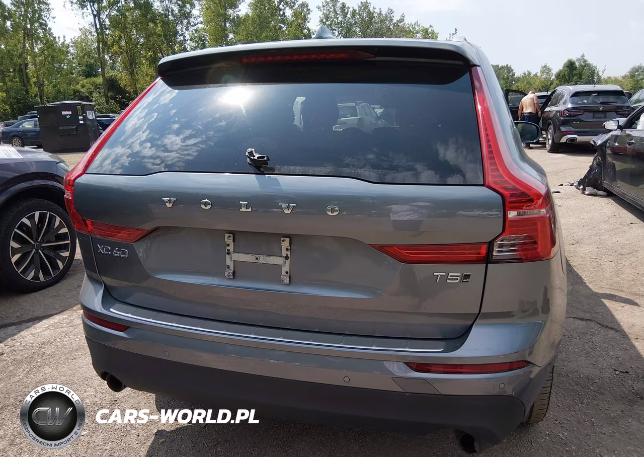 2018 Volvo Xc60 T5 Momentum VIN:LYV102RK5JB097365 - 16