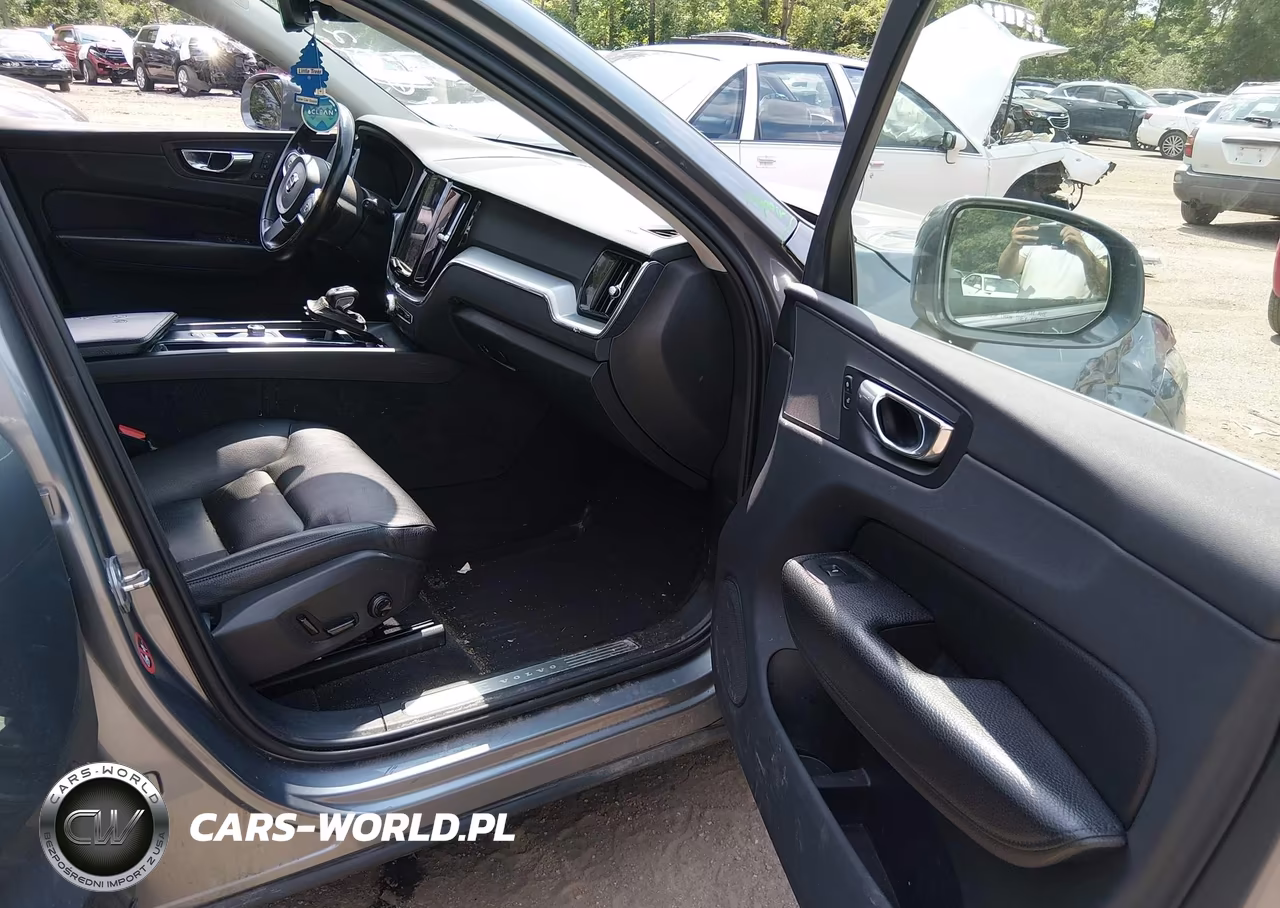 2018 Volvo Xc60 T5 Momentum VIN:LYV102RK5JB097365 - 5