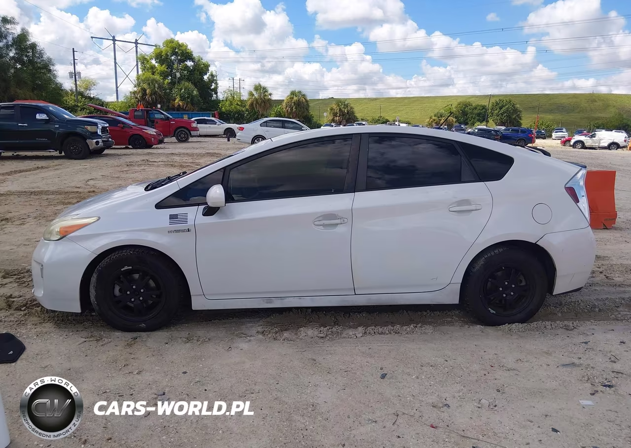 2012 Toyota Prius Two VIN:JTDKN3DU8C5415065 - 14
