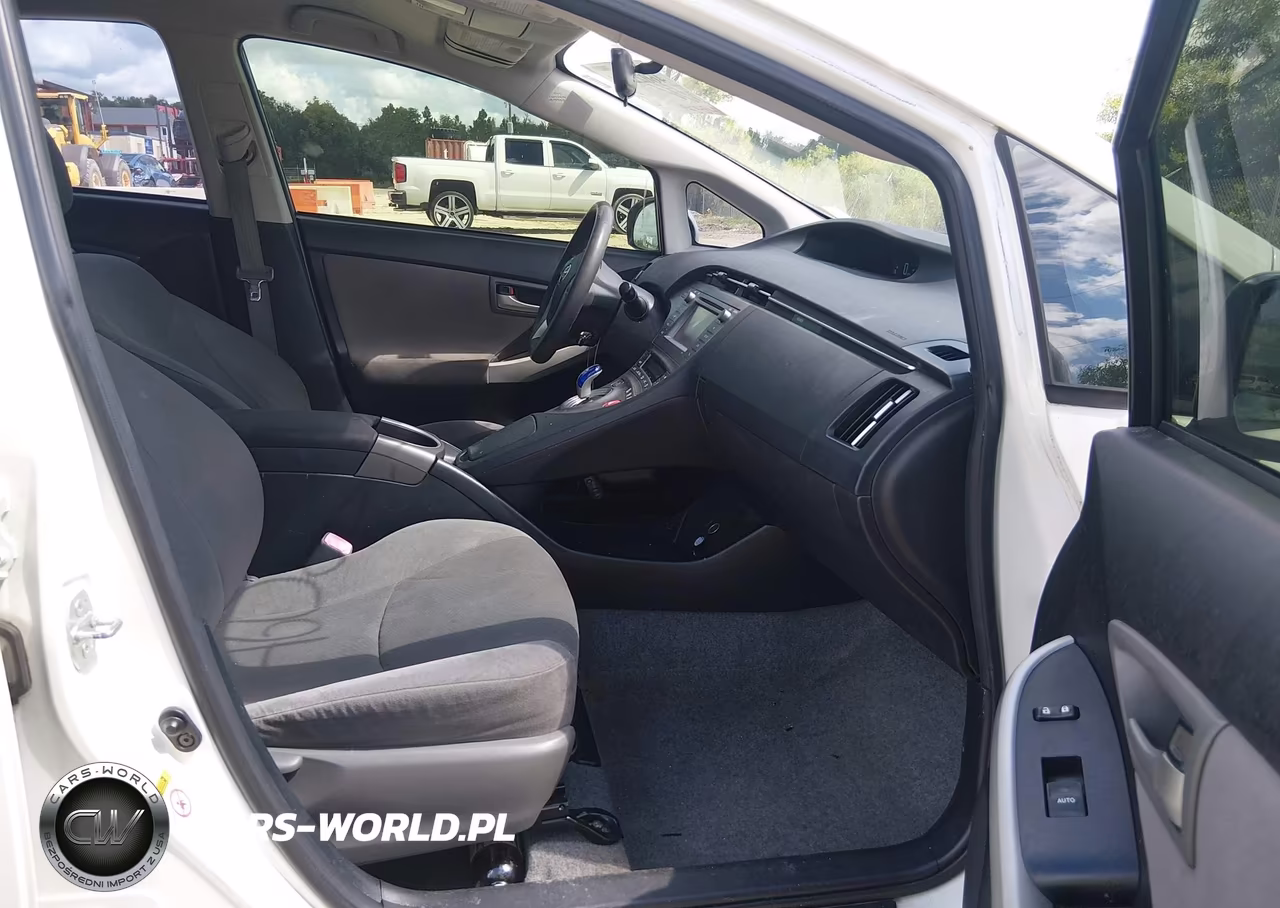 2012 Toyota Prius Two VIN:JTDKN3DU8C5415065 - 5