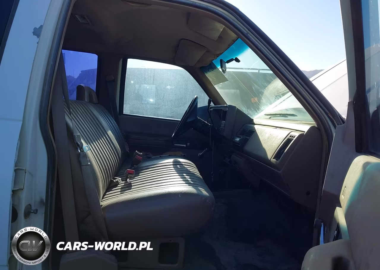 1993 Chevrolet Suburban K2500 VIN:1GNGK26K4PJ366925 - 5