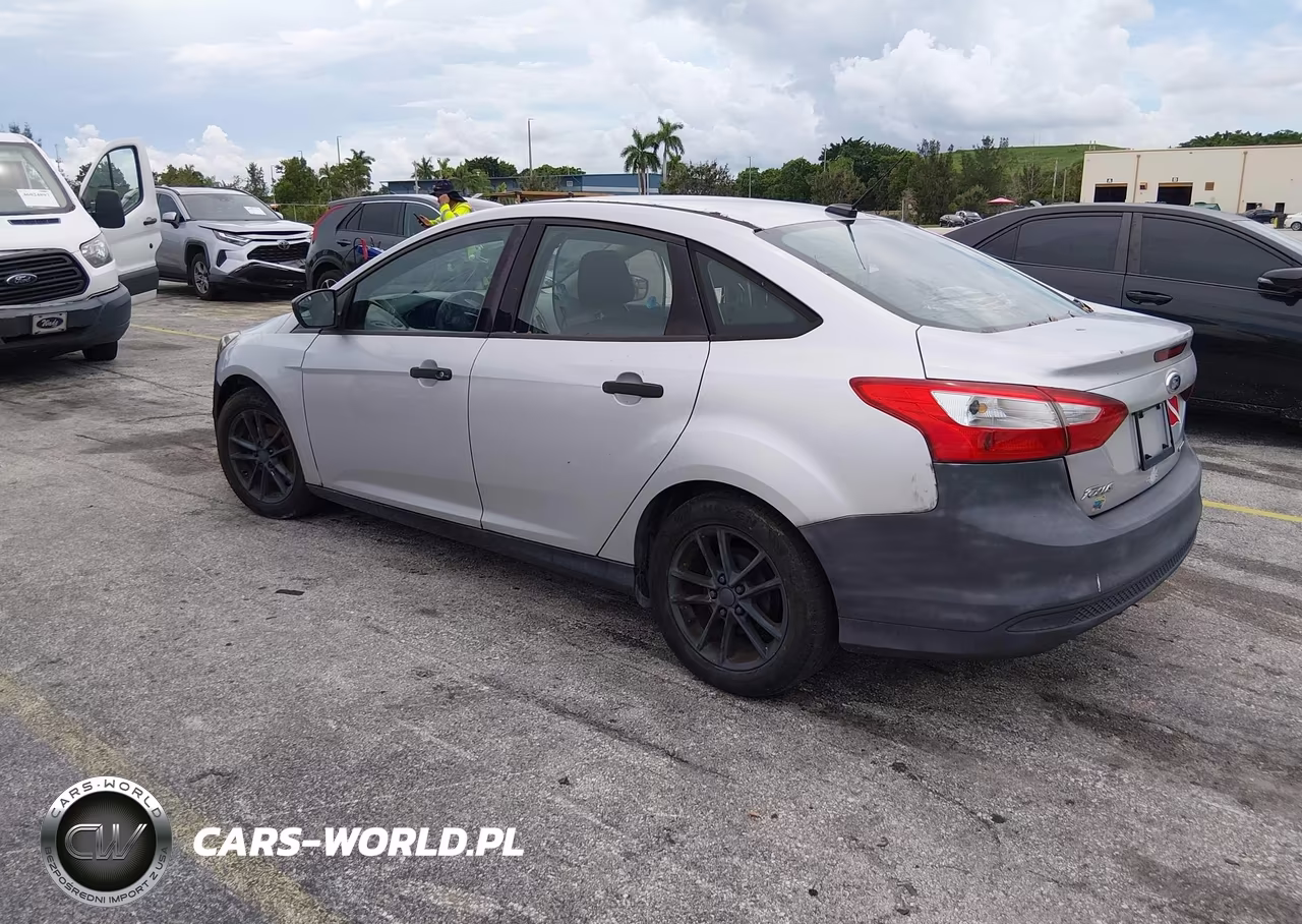 2012 Ford Focus S VIN:1FAHP3E23CL473796 - 3