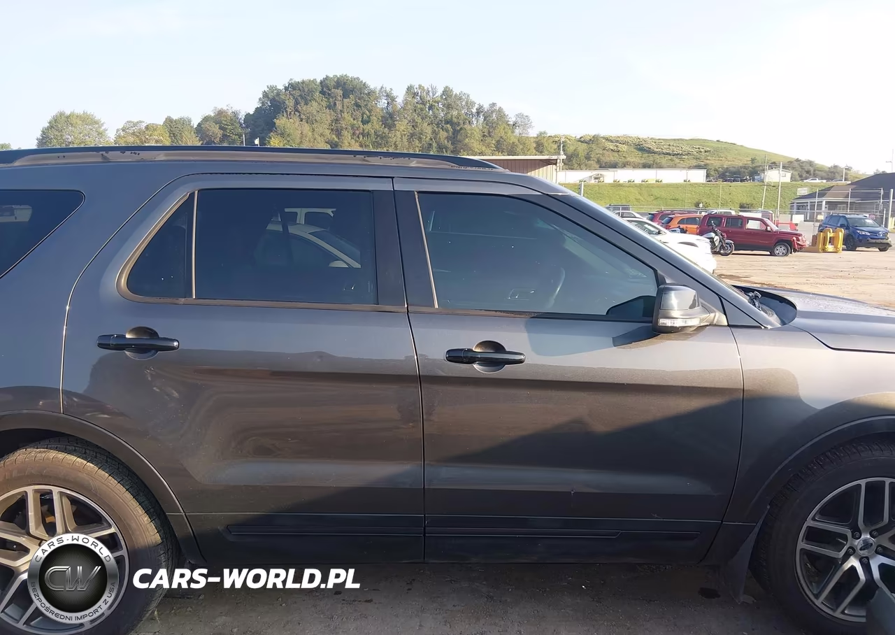 2016 Ford Explorer Sport VIN:1FM5K8GT4GGB92695 - 14