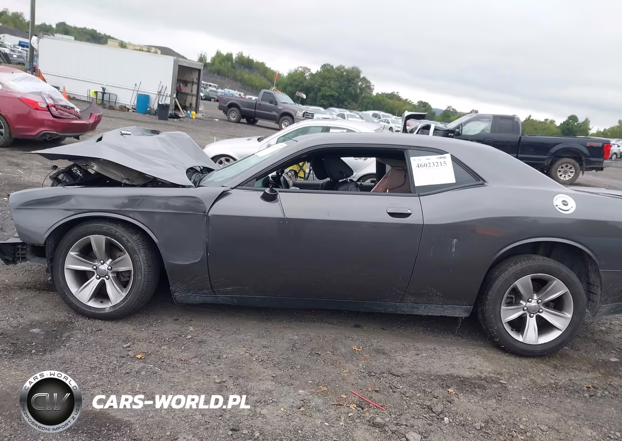 2018 Dodge Challenger Sxt VIN:2C3CDZAG1JH245733 - 14