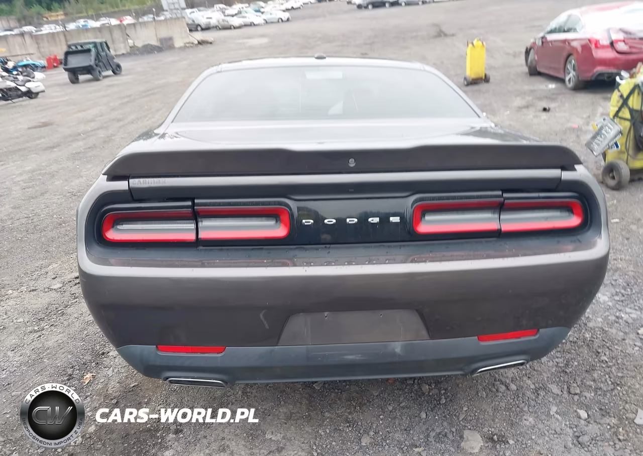 2018 Dodge Challenger Sxt VIN:2C3CDZAG1JH245733 - 16