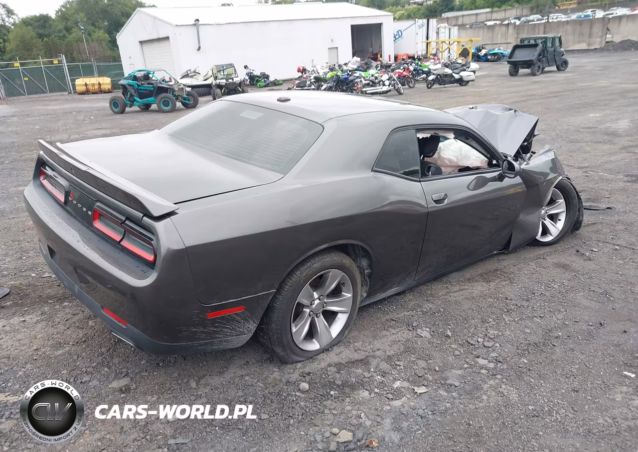 2018 Dodge Challenger Sxt VIN:2C3CDZAG1JH245733 - 4