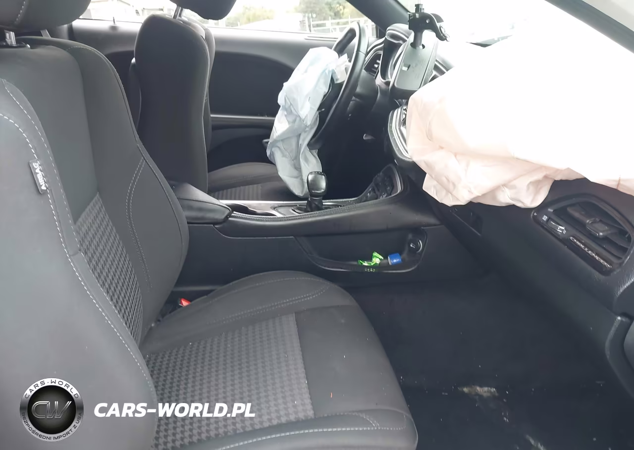 2018 Dodge Challenger Sxt VIN:2C3CDZAG1JH245733 - 5