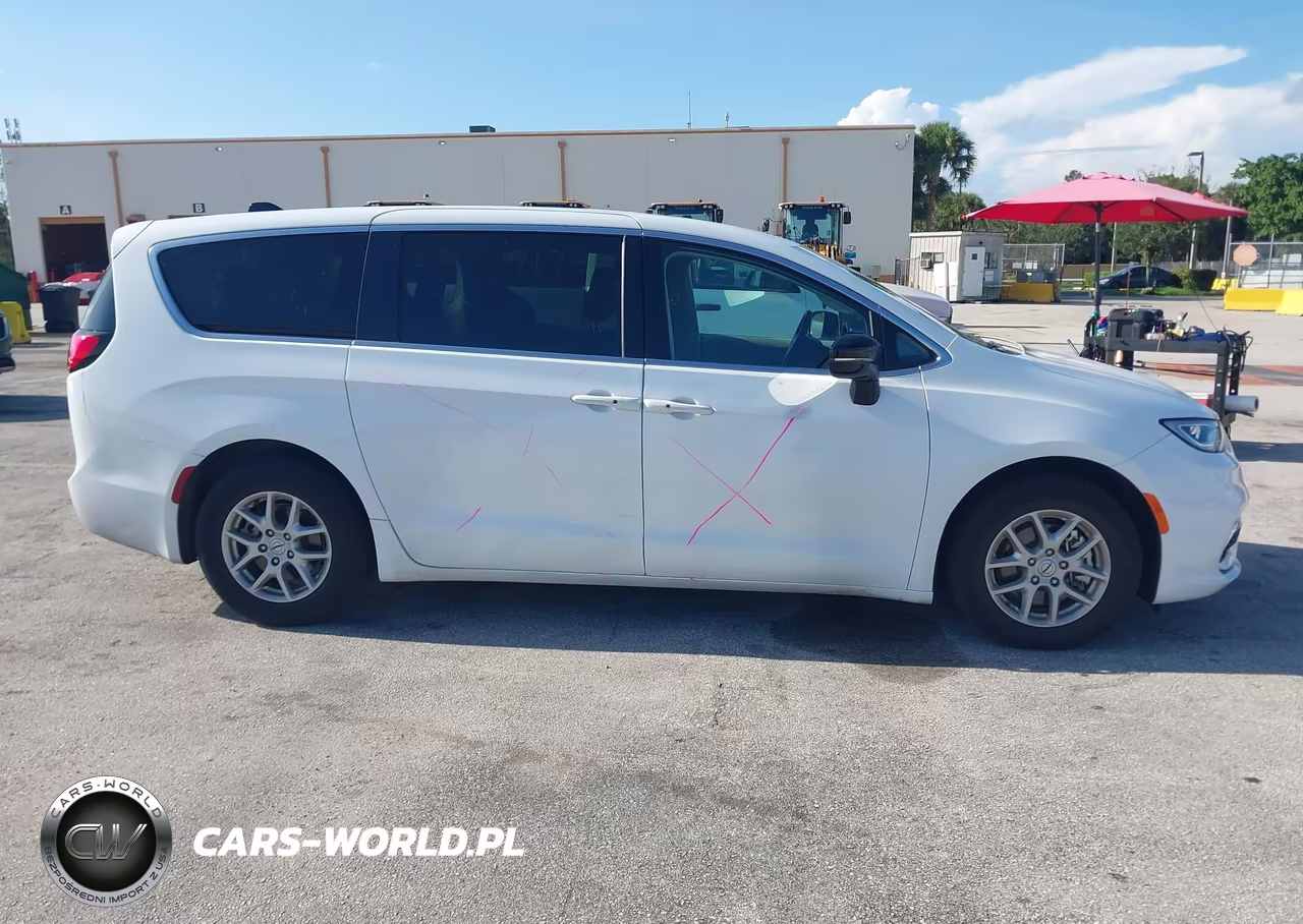 2024 Chrysler Pacifica Touring L VIN:2C4RC1BG4RR149643 - 13