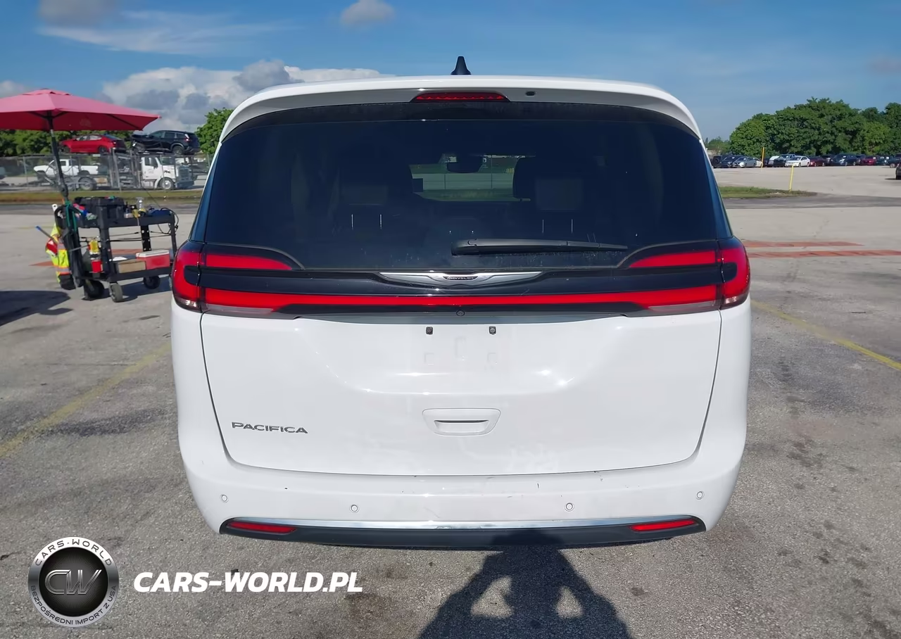 2024 Chrysler Pacifica Touring L VIN:2C4RC1BG4RR149643 - 16