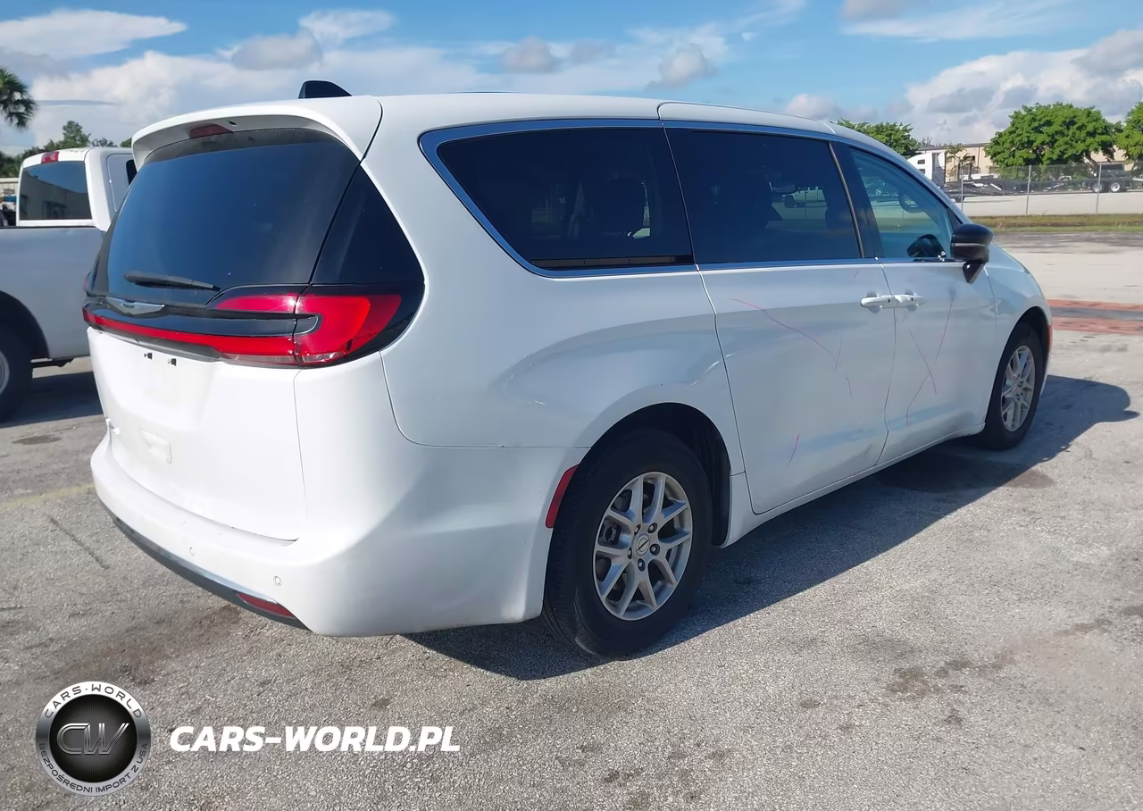 2024 Chrysler Pacifica Touring L VIN:2C4RC1BG4RR149643 - 4