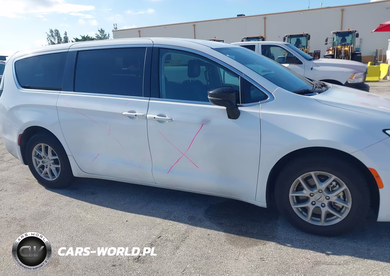 2024 Chrysler Pacifica Touring L VIN:2C4RC1BG4RR149643 - 6