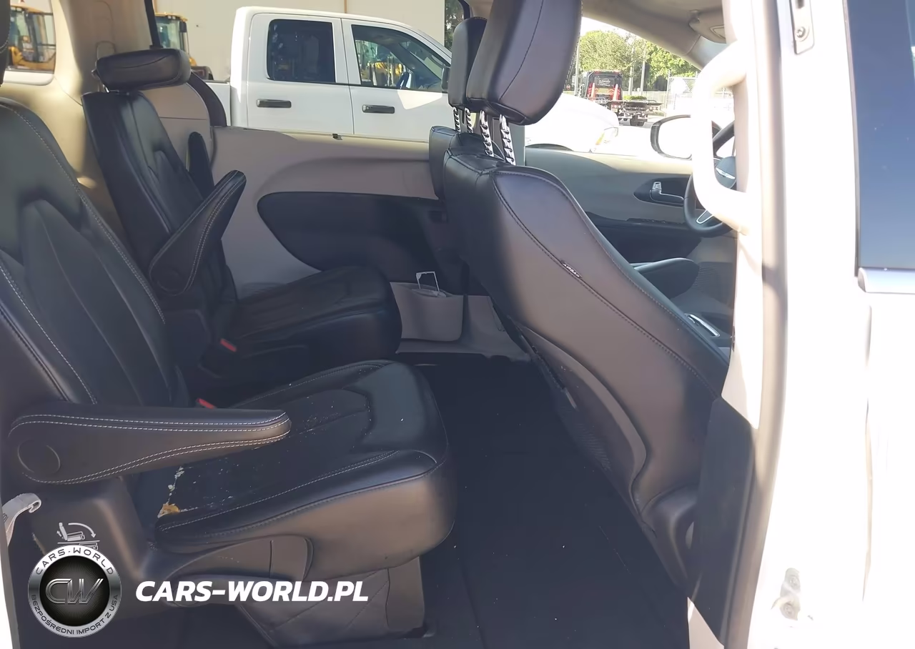 2024 Chrysler Pacifica Touring L VIN:2C4RC1BG4RR149643 - 8