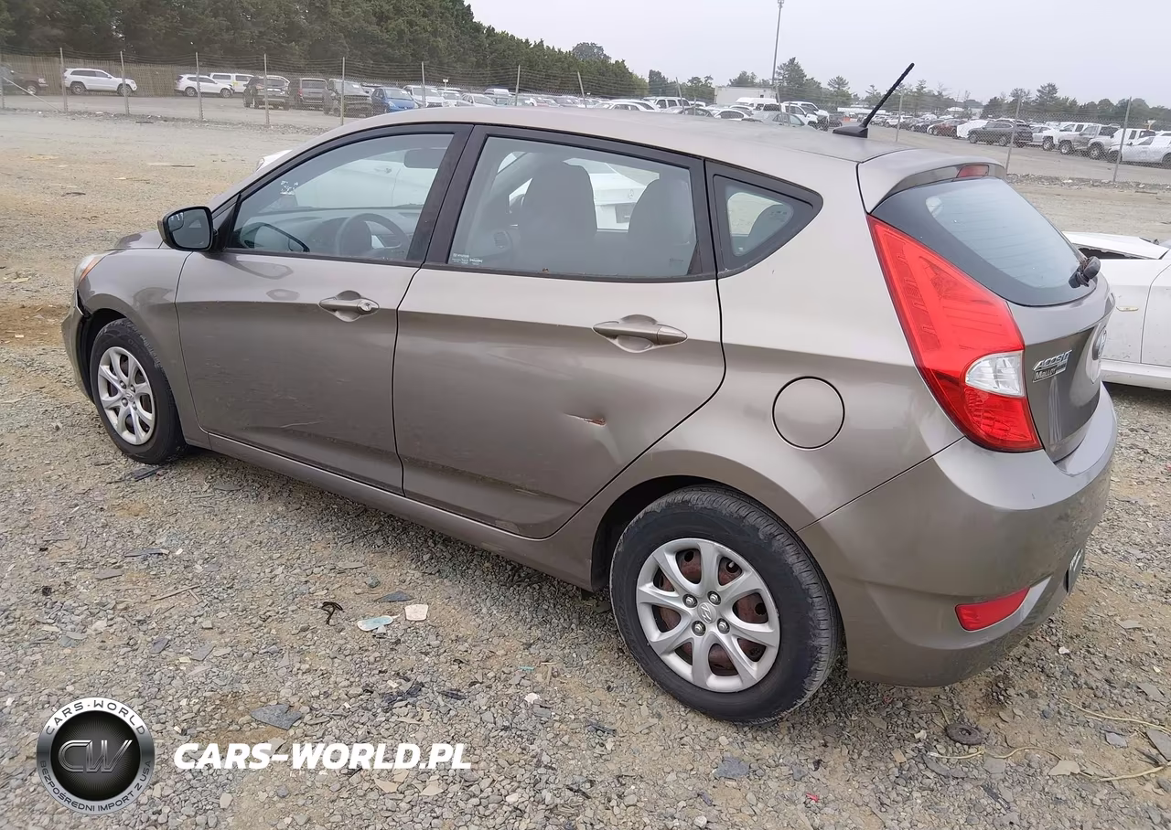 2014 Hyundai Accent Gs VIN:KMHCT5AE6EU181418 - 3
