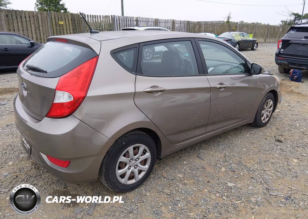 2014 Hyundai Accent Gs VIN:KMHCT5AE6EU181418 - 4