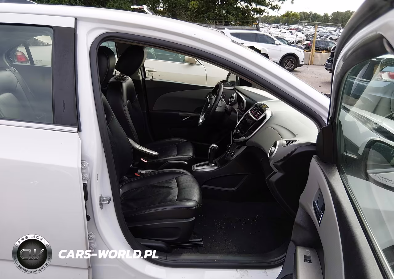 2018 Chevrolet Sonic Premier Auto VIN:1G1JF5SB2J4105706 - 5