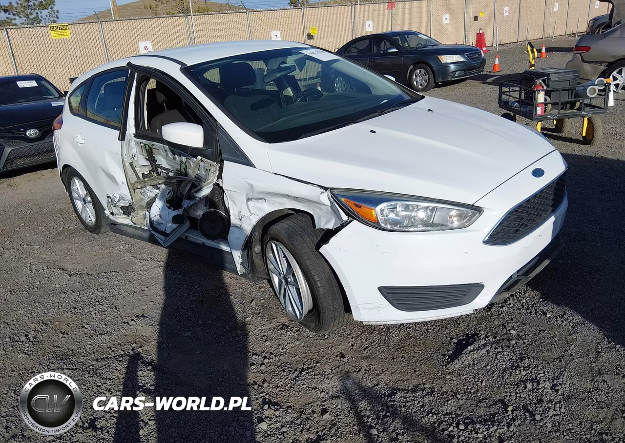 2018 Ford Focus Se VIN:1FADP3K27JL272497 - 1