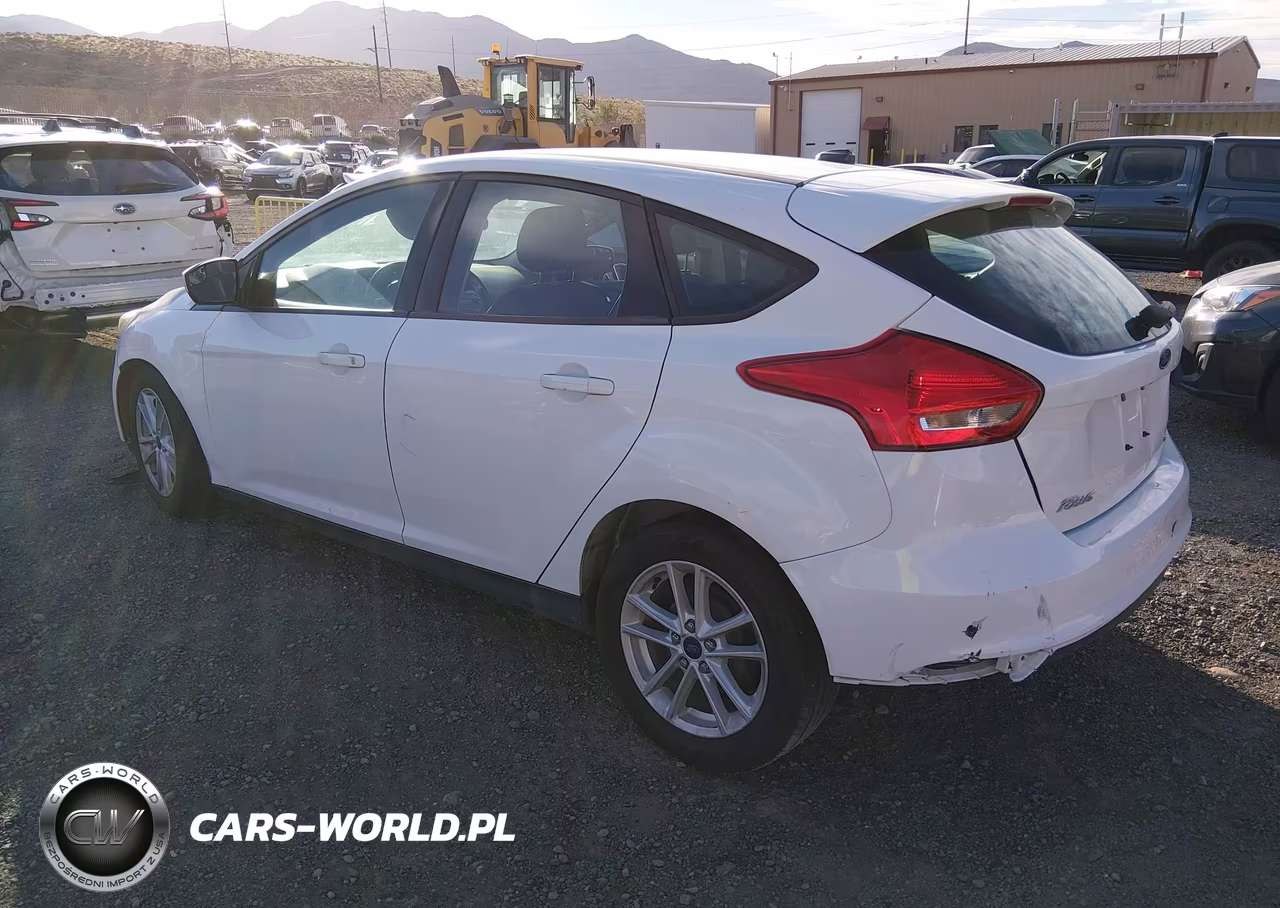 2018 Ford Focus Se VIN:1FADP3K27JL272497 - 3