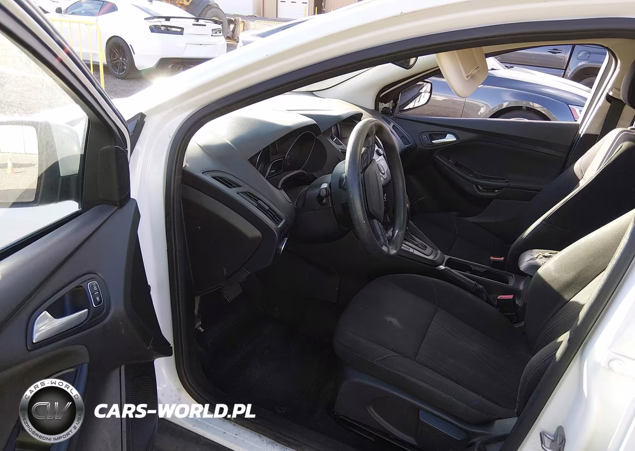 2018 Ford Focus Se VIN:1FADP3K27JL272497 - 5