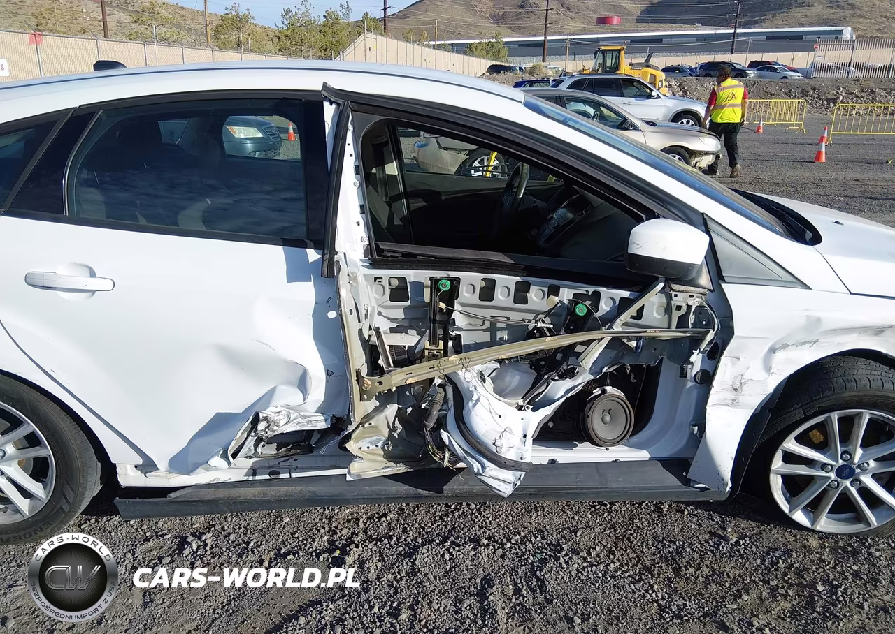2018 Ford Focus Se VIN:1FADP3K27JL272497 - 6