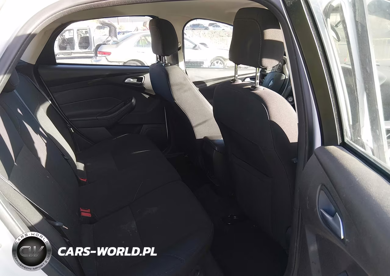 2018 Ford Focus Se VIN:1FADP3K27JL272497 - 8
