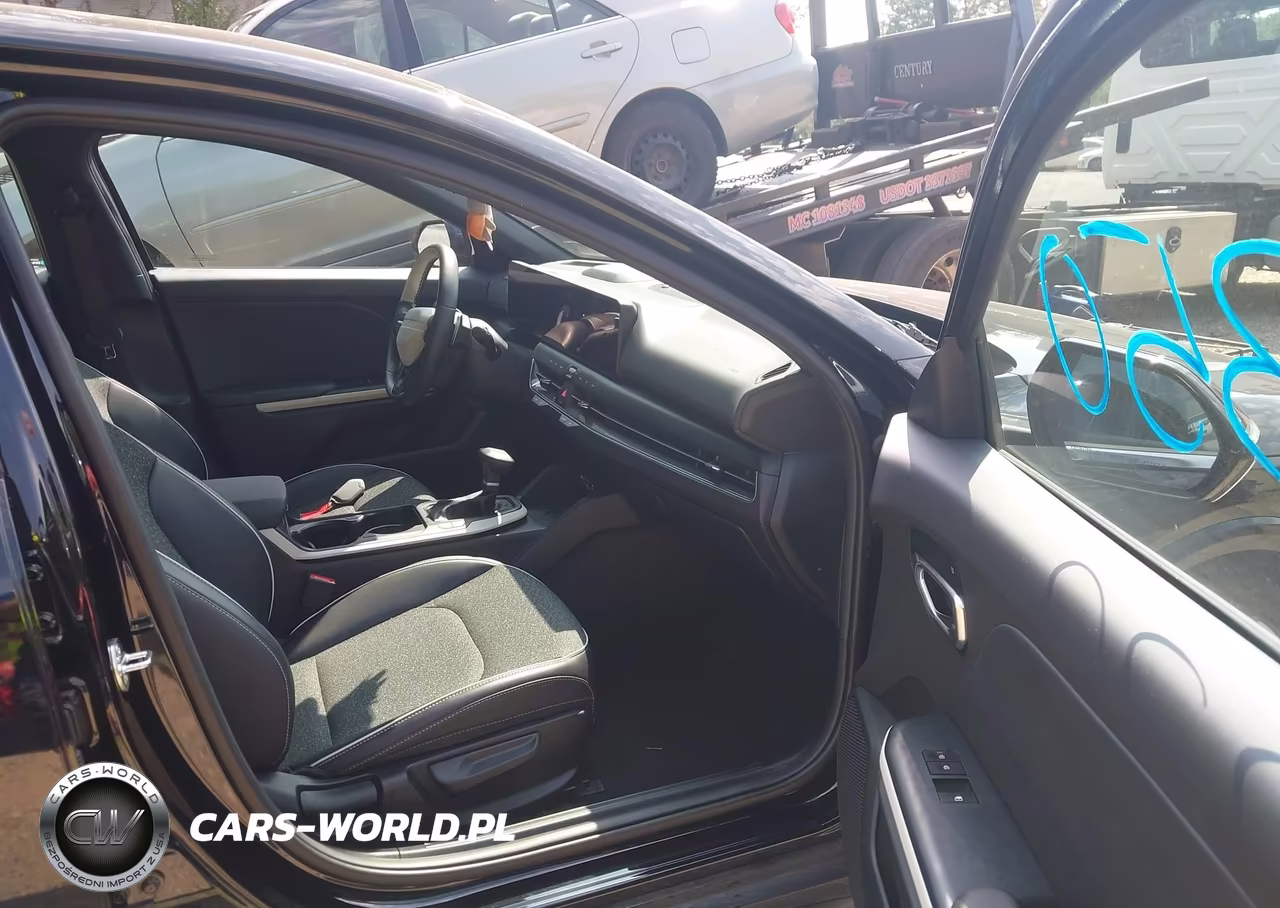 2025 Kia K4 Gt-Line VIN:3KPFW4DE1SE168696 - 5