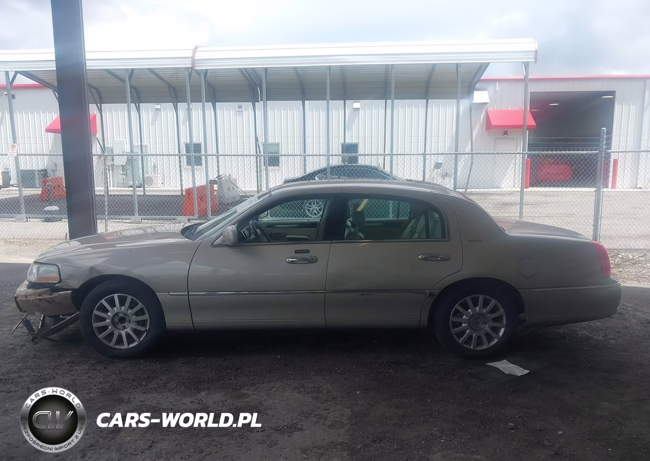 2006 Lincoln Town Car Signature VIN:1LNHM81V56Y623930 - 13