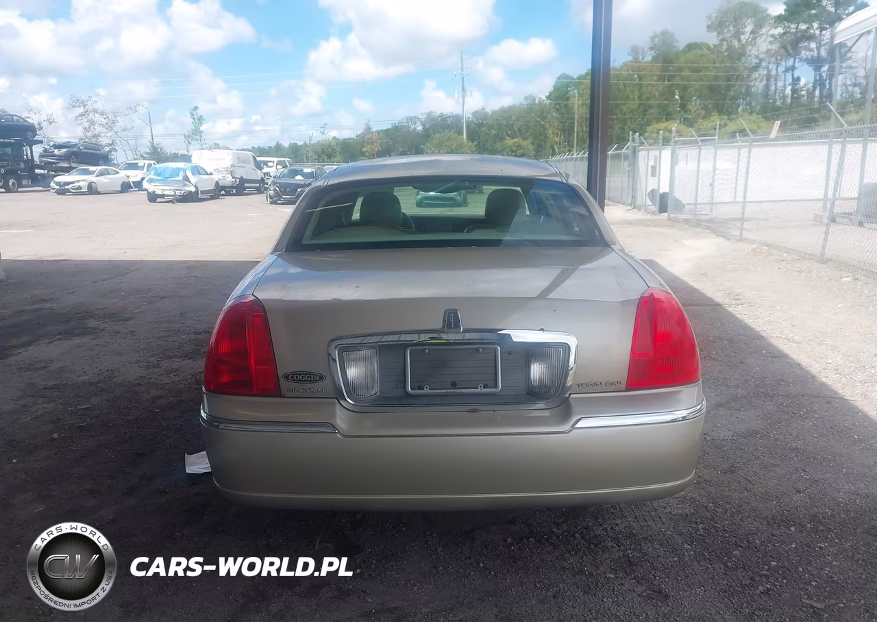 2006 Lincoln Town Car Signature VIN:1LNHM81V56Y623930 - 15