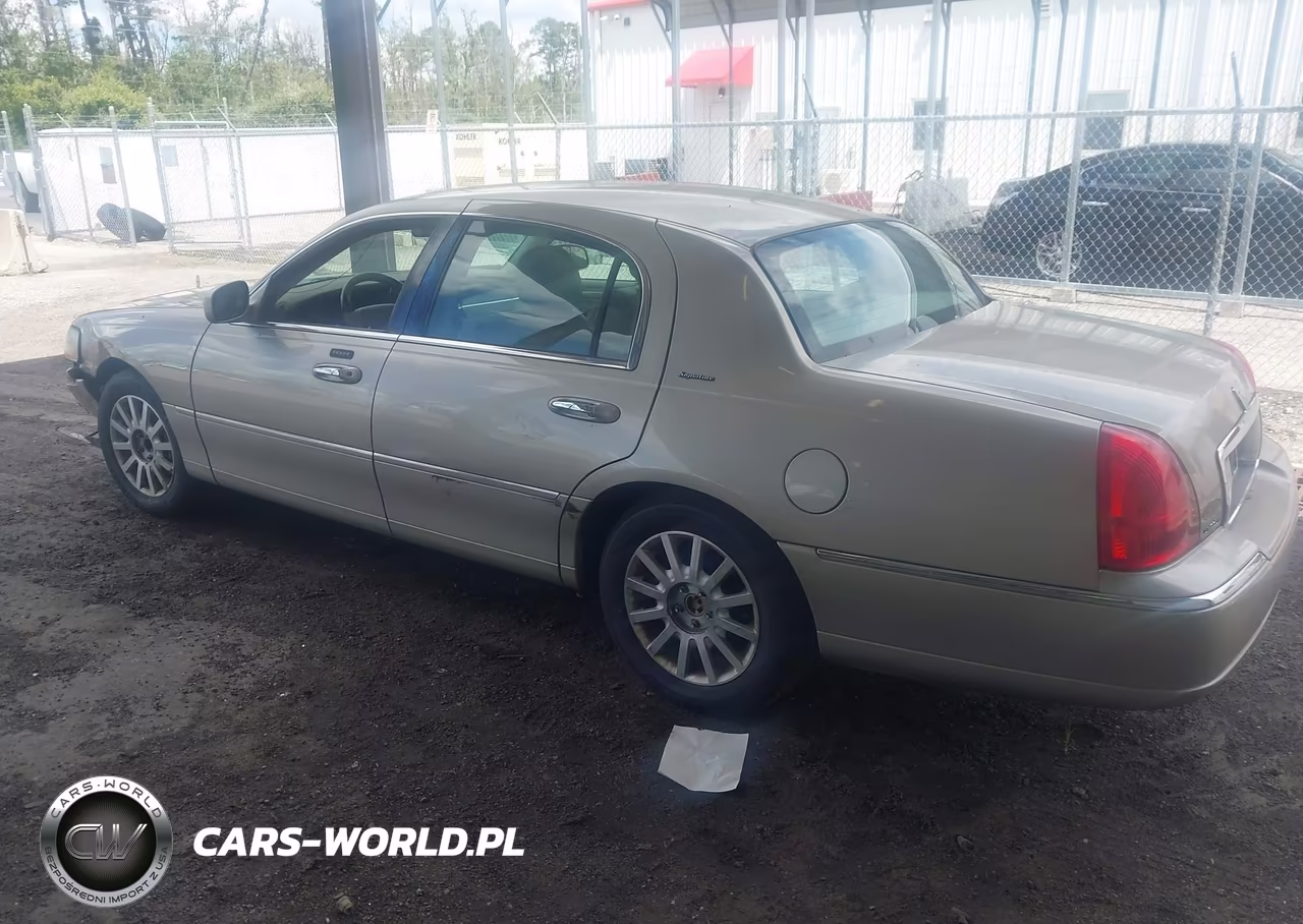 2006 Lincoln Town Car Signature VIN:1LNHM81V56Y623930 - 3