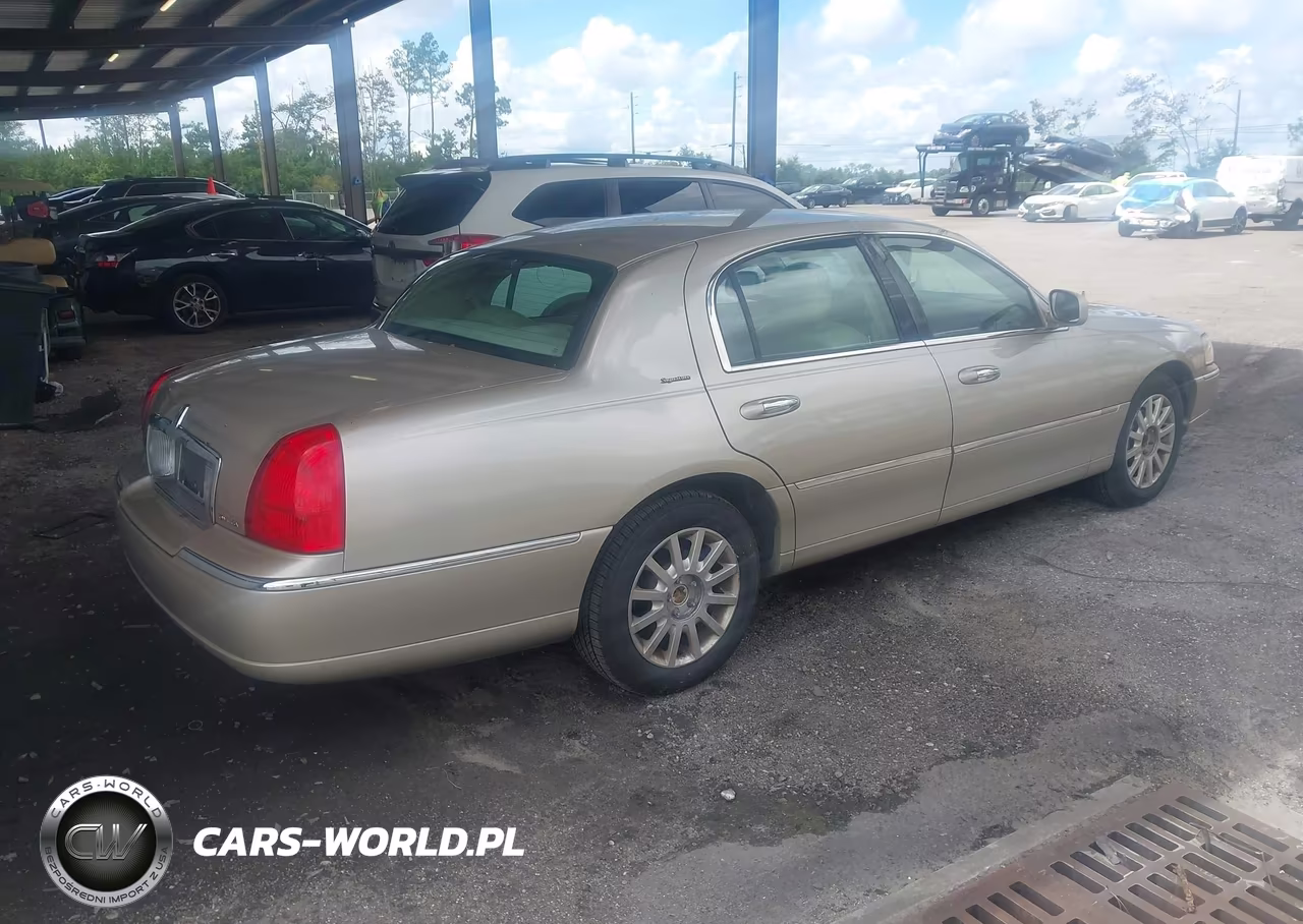 2006 Lincoln Town Car Signature VIN:1LNHM81V56Y623930 - 4