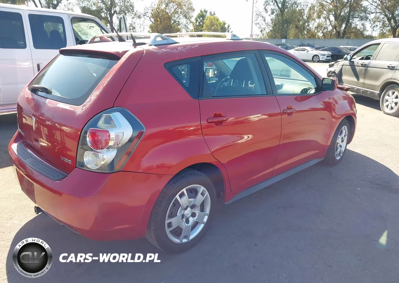 2010 Pontiac Vibe VIN:5Y2SP6E01AZ410304 - 4
