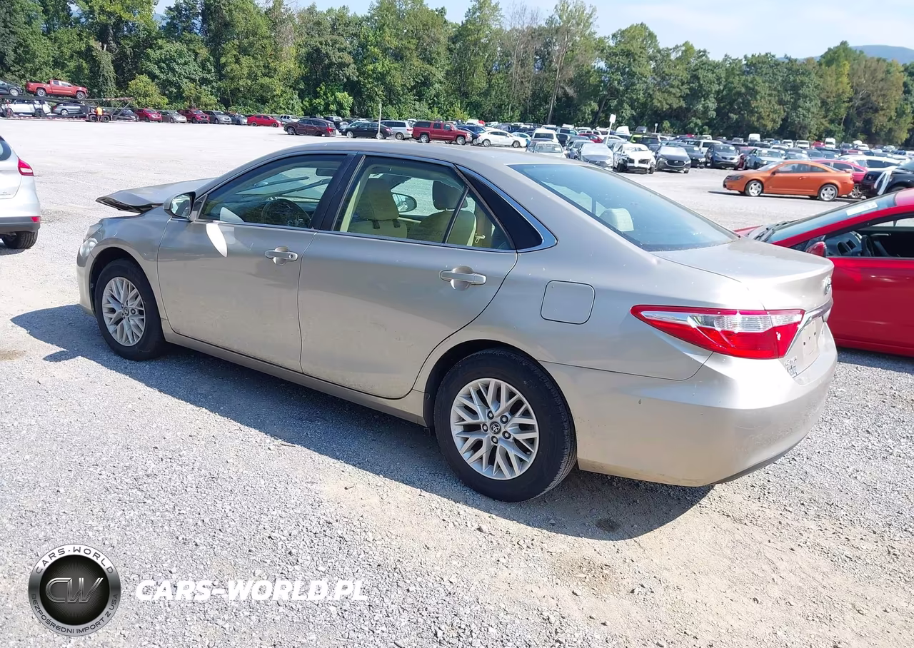 2017 Toyota Camry Le VIN:4T1BF1FK8HU711192 - 3