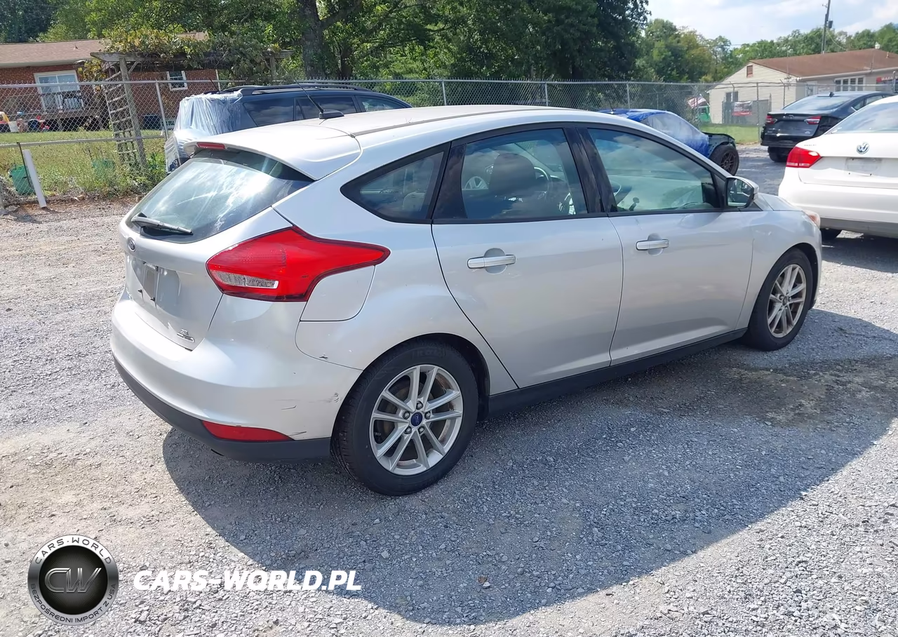 2016 Ford Focus Se VIN:1FADP3K27GL217203 - 4