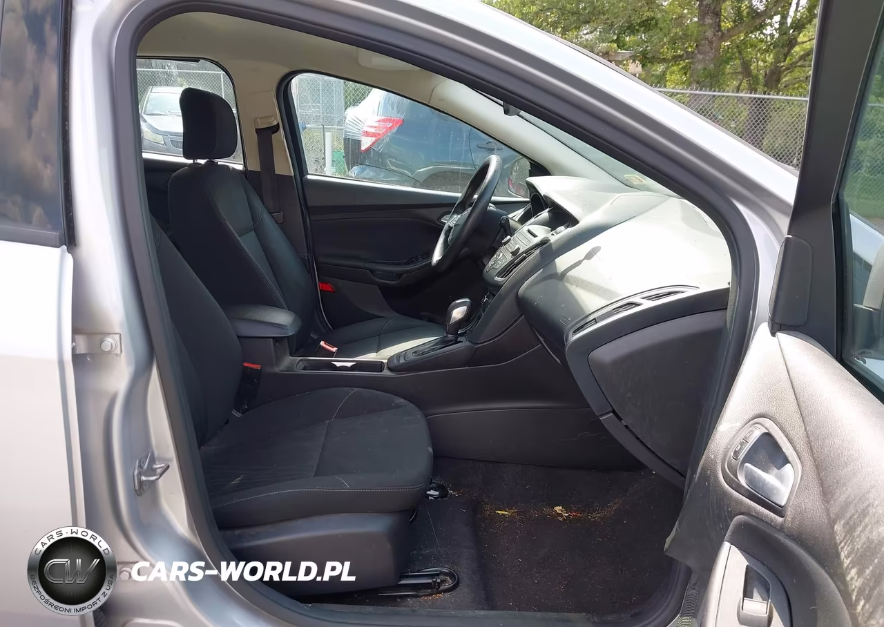 2016 Ford Focus Se VIN:1FADP3K27GL217203 - 5