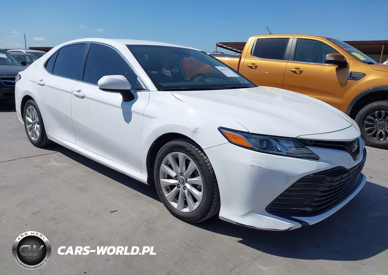 2020 Toyota Camry Le – zdjęcie 1 z 16