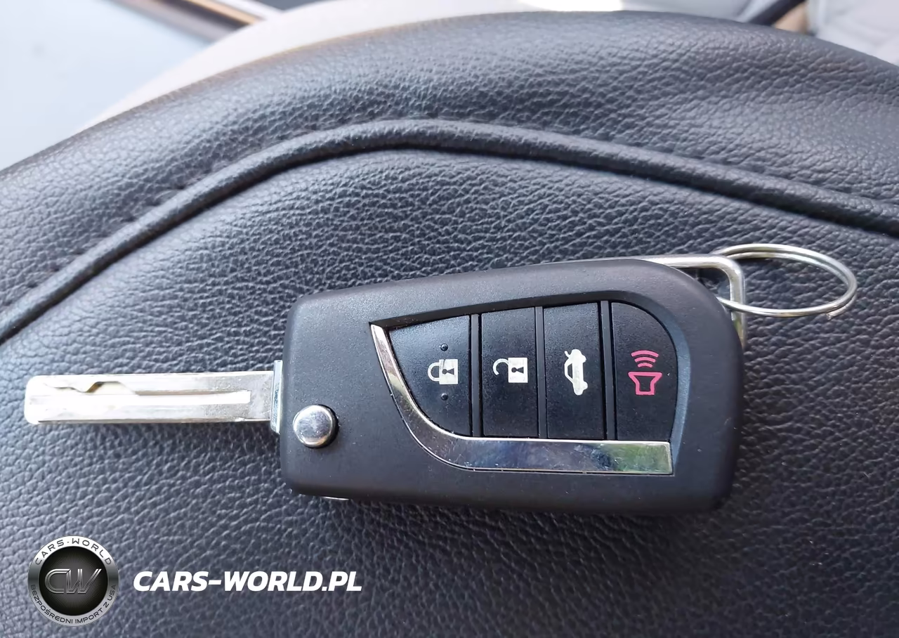 2020 Toyota Camry Le VIN:4T1C11AK1LU318752 - 11