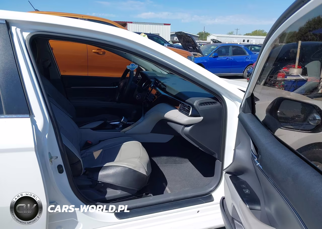 2020 Toyota Camry Le VIN:4T1C11AK1LU318752 - 5